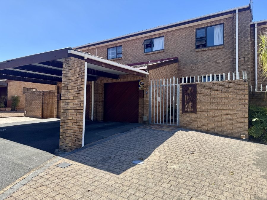 3 Bedroom Property for Sale in Glen Ive Western Cape